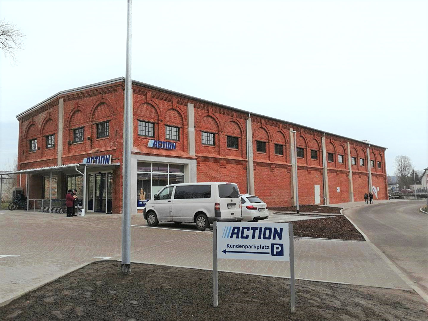 Das Ballenlager mit dem Action Markt