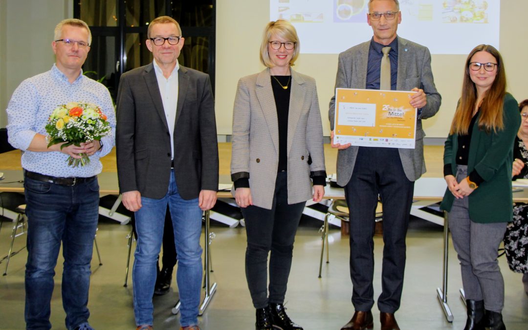 Symbolische Scheckübergabe “Ab in die Mitte 2023”